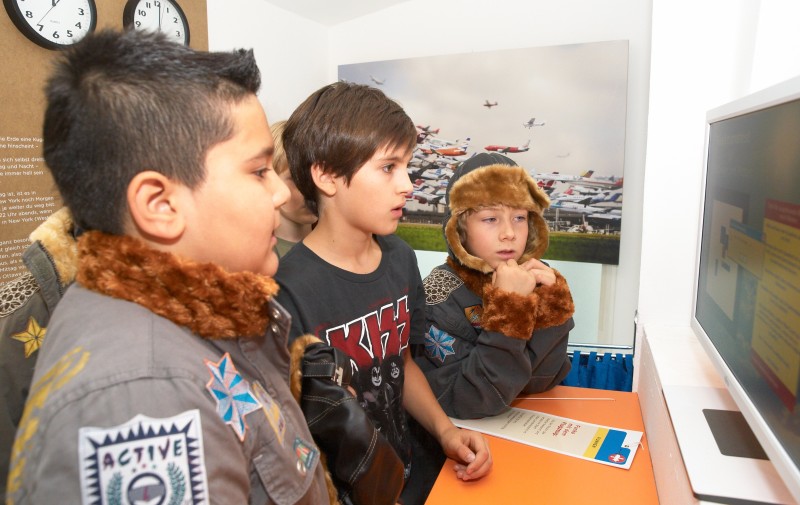 ZOOM Ausstellung „Es fliegt, es fliegt“ 10