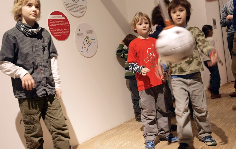 ZOOM Ausstellung „Rund um den Ball“ 3