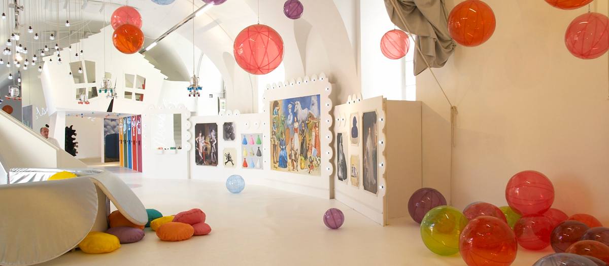 ZOOM Exhibition 1